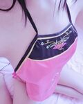 萌白酱福利—粉红肚兜