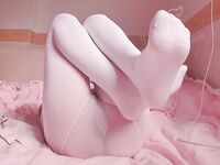 萌白酱福利—蓝色毛衣