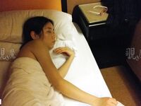 猥琐摄影师带小嫩模去香港拍写真 找机会下药迷翻带回酒店各种姿势啪啪啪