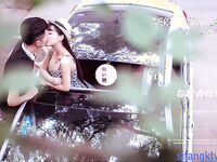 双马尾辫清纯萝莉半脱下内裤被炮友随意操，无毛粉穴第一视角拍摄，进进出出啊啊直叫，操的非常享受捂着脸