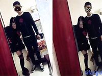 双马尾辫清纯萝莉半脱下内裤被炮友随意操，无毛粉穴第一视角拍摄，进进出出啊啊直叫，操的非常享受捂着脸