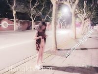 全裸露出被十六个路人看光身体