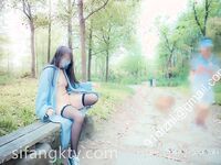 全裸露出被十六个路人看光身体