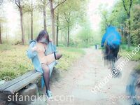 全裸露出被十六个路人看光身体