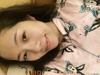 最新破解良家小媳妇没有男人，自己在家自慰