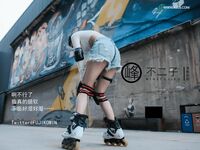 最新巅峰颜值超人气新晋推特露出网红女神▌峰不二子 ▌美穴塞入跳蛋玩滑下体都湿透了 男厕帮路人小哥哥解决翘硬肉棒50P1V