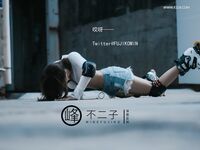 最新巅峰颜值超人气新晋推特露出网红女神▌峰不二子 ▌美穴塞入跳蛋玩滑下体都湿透了 男厕帮路人小哥哥解决翘硬肉棒50P1V