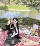 推特女神记录从学生时代到怀孕生孩子全蜕变 孕期下海卖奶水 快递直接躺在怀里喝的那种