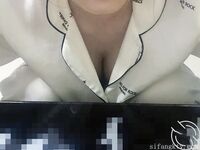 酒后强奸30岁爱练瑜伽房东，边艹边哭