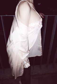 麻酥酥哟 - 公园夜遇强制XX实录[62P+2V]