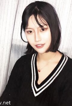 百度云泄密流出视图安徽合肥十七中高二二班“鲁艺凡”男友调教骚母狗日常多种场景情趣酒店，水疗中心