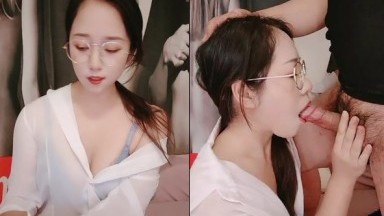 清纯甜美带点性感极品肥臀眼镜骚女，诱人开档黑丝翘起特写