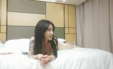 干劲利速高品质探花，168CM丰乳肥臀美女，花臂身上满是纹身，翘起肥臀等待被操，被操的全身瘫软