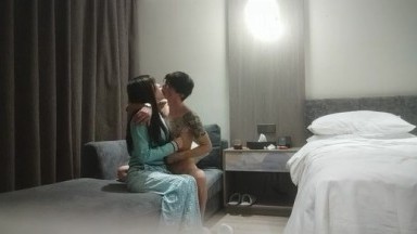 【我是探索者】，外围女神场，回归后专攻高颜值，清纯甜美，校园风小姐姐，大屌狂干，粉嫩鲍鱼精彩必看 01