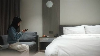 【开发探索】，艺术学院，大三学生妹返场，清纯校园风来袭，多少人的梦中女神，今夜玉体横陈，几千块钱肆意玩