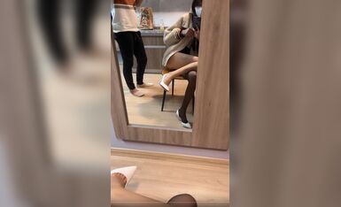 酒店里面约个模特身材的女神高层中爬窗后入啪啪，黑丝细腿骚气十足