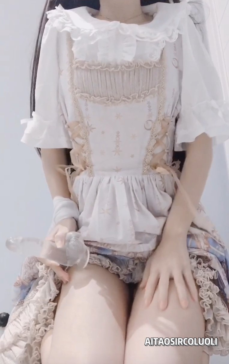 最新爆红推特极品身材美少女cuteli520新作-新洛丽塔裙道具玩浪穴 叫声依旧销魂 强烈推荐 高清720P原版无水印