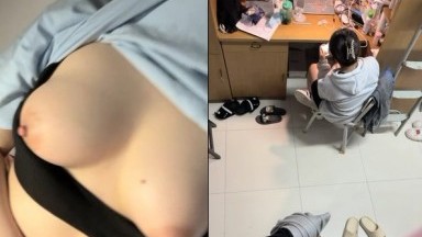 【大学宿舍的乐趣】，沉浸式偷窥女大学生，打游戏聊八卦，蚊帐内极品粉穴