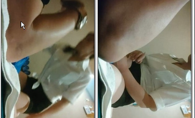 【老王1探花】搞沐足女技师，只给磨蹭不给操，掏出JB打飞机，拨开内裤摩擦骚逼