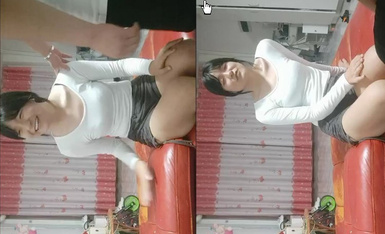 【大内密探008】，02后兼职嫩妹，发育真不错，这大长腿挺直，抠逼口交后入2