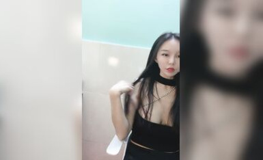 噴血尤物【環環鴨】網紅奶型異常堅挺~扣穴浪叫我射了