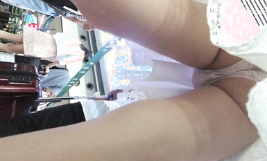 超高質量機場地鐵抄底5 驚現極品無內長腿美女 是方便借機小哥啪啪嗎 高清超高質量機場地鐵抄底 (14)