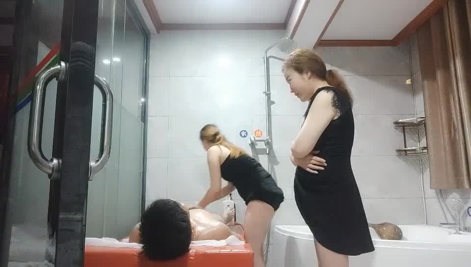 老杨探花07-01叫俩老鸨玩双飞