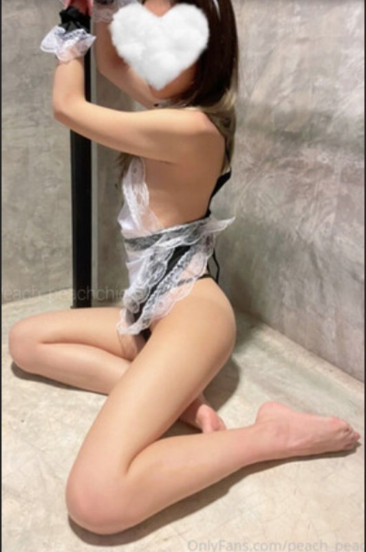 S級反差婊Peach與粗屌男友浴缸舔逗調情扛腿暴肏 邀猛男推油按摩穿女僕情趣跳蛋自慰速插內射等 720p (16)