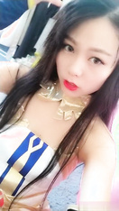 颜值不错的二次元美眉漫展空闲在后台自拍紫薇 逼逼粉嫩好诱惑