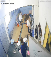 私房最新流出2023 黑客破解攝像頭偷拍 多場合家庭宿舍廁所更衣洗澡 (11)