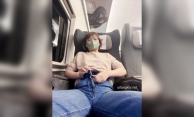 推特上海乾練短發氣質美女姐姐【未央】收費群福利~騷婊無時無刻不在放騷~紫薇噴水露出百合超級帶感 (3)