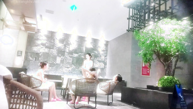 澡堂子內部員工偷拍 多位年輕的少婦洗澡 洗累了休息一下原檔流出 (2)