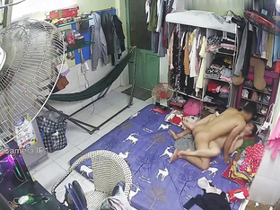 《居家攝像頭破解》偷窺到新婚夫妻在家裡全裸啪啪