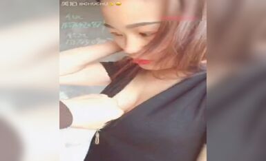 售楼小姐带客户看房子 月底为了冲业绩 无奈只好答应客户的无理要求