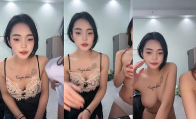 灬超級漂亮！【燦爛冬瓜】極品學妹~道具摳穴自慰~雙女御姐~全裸騷舞~爽死了~! (29)