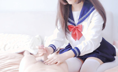 米胡桃(meehutao) 白絲水手服愛嗎？被操舒服了會主動騎在肉棒上榨汁的學妹