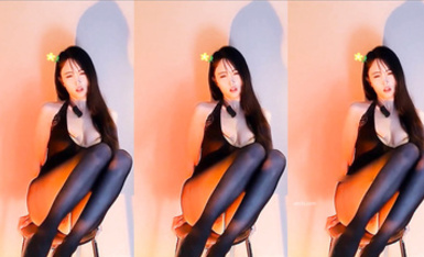 舞蹈小野馬 定製開檔黑絲2部合集