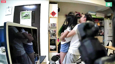 2024-05-11_臺北家庭監控_[打鬧內褲]_妹妹穿褲子_妹妹跟爸爸打鬧_妹妹洗澡