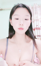 【愛吃草莓喔】清純白嫩小少婦直播摳逼自慰，手指插入小穴粘滿淫水。 (5)