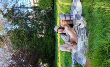 推特極品阿黑顏母狗「Pupu噗噗」《小姐森林野餐篇1》管家說小姐每周都會獨自去森林野餐，這不過是小姐隱藏慾望的借口…