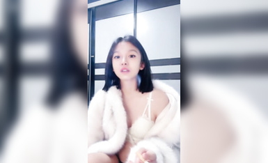 新人主播  超級粉嫩的校花級主播源源 舌釘口交 剛下海就跪在馬桶上被操，道具調教，胸推，舌釘小嘴性感口交，各種姿勢爆操 (34)