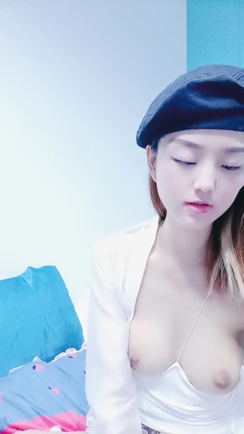 相貌端庄皮肤白皙的美女主播 完美露脸，道具自慰搔首弄姿