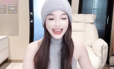 2025年1月新人御姐【Neyllar】，化身噴水女神，潮噴淫水直沖天花板，顏值高身材好，8小時合集 (5)