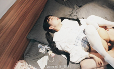 杭州嫩妹獵手 專門挑嫩穴下手 還讓她們介紹自己的閨蜜給他操 實在牛逼 (3)