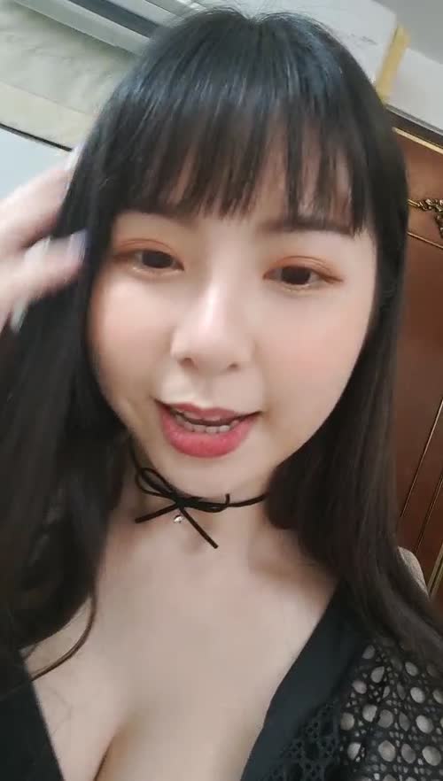 麻豆传媒女优吴梦梦，AV拍摄现场独家直播，三男三女6P大战，一人一个操起来，最后单挑大屌猛男