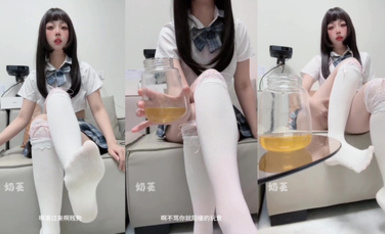 B站奶芙（兔嘰兔姬）-嫩妹 jk白襪調教