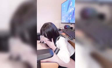 推特JK福利姬『小鳶寶寶』女兒服被爸爸抱操 一線天饅頭穴肉鮑肥嫩極品甚是誘人 (9)