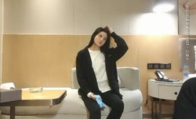 这妞绝对是很高质量的外围女神，甜美的脸蛋儿，高挑的身材