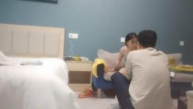 小夏寻花00后超嫩萌妹子，腿上纹身翘起屁股揉穴